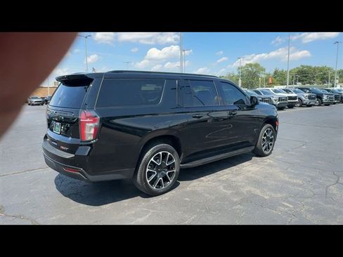 Certified 2023 Chevrolet Suburban RST w/ Luxury Package AWD/4WD image 8