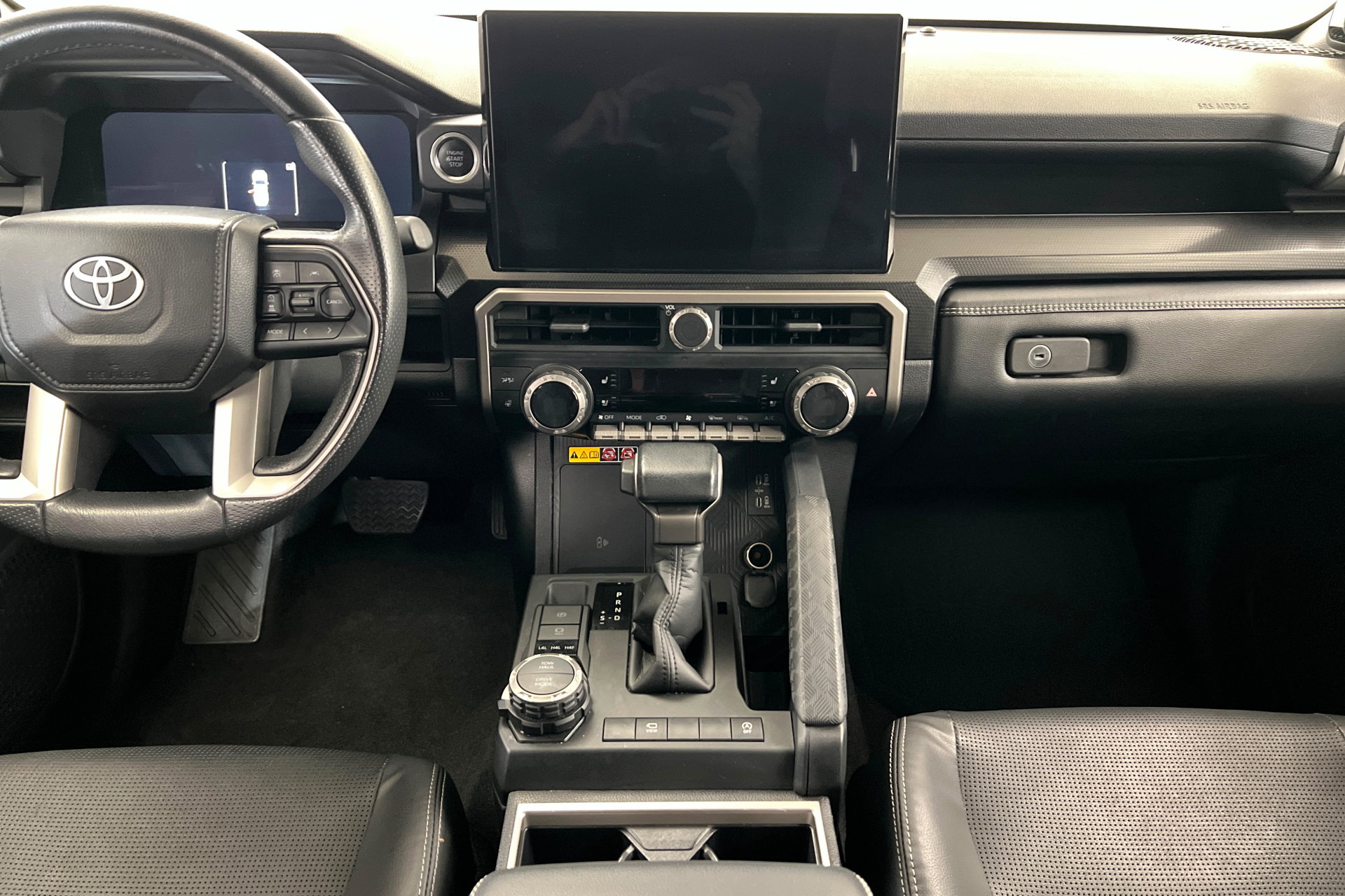 Used 2025 Toyota 4Runner Limited AWD/4WD image 14