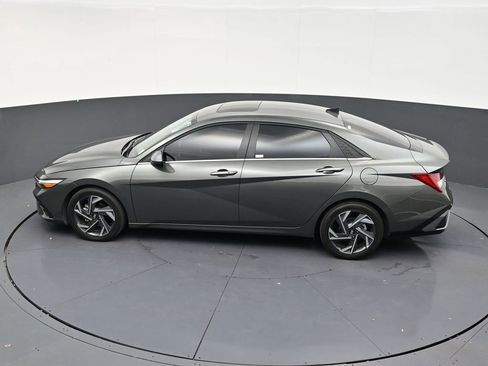 Used 2025 Hyundai Elantra SEL FWD image 14