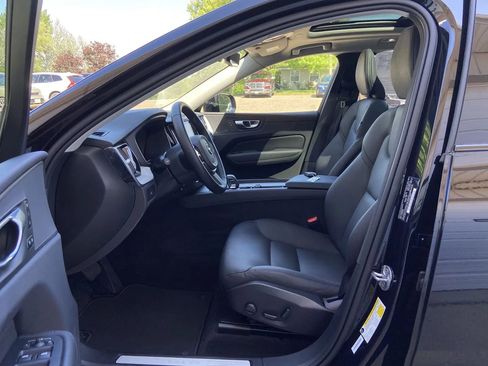 Used 2025 Volvo XC60 B5 Plus AWD/4WD image 10
