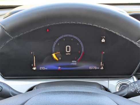 Used 2025 Chevrolet Trax LT w/ LT Convenience Package image 18