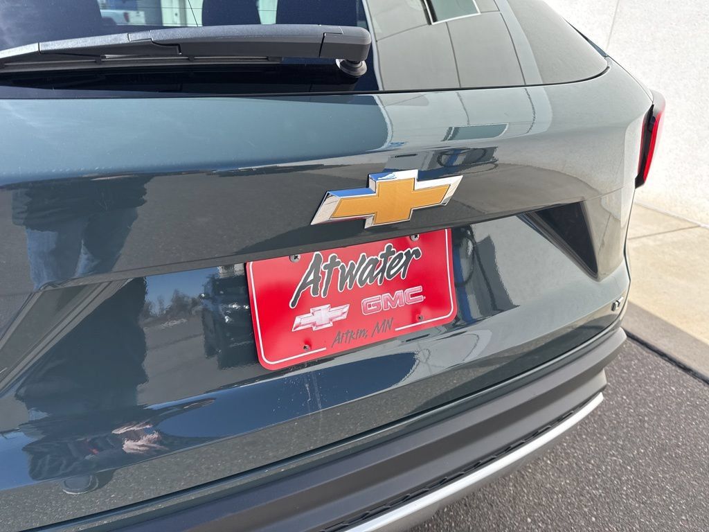 Used 2025 Chevrolet Trax LT FWD image 25