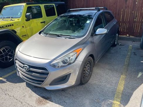 Used 2016 Hyundai Elantra GT FWD image 2