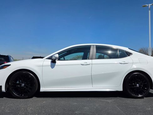 Used 2025 Toyota Camry SE image 10