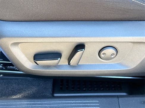 Used 2023 Nissan Rogue SV image 22