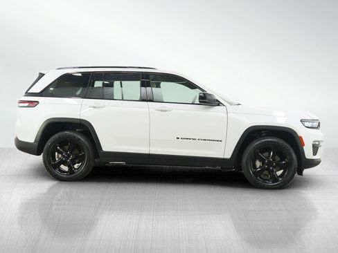 Used 2025 Jeep Grand Cherokee Limited w/ Luxury Tech Group II AWD/4WD image 6