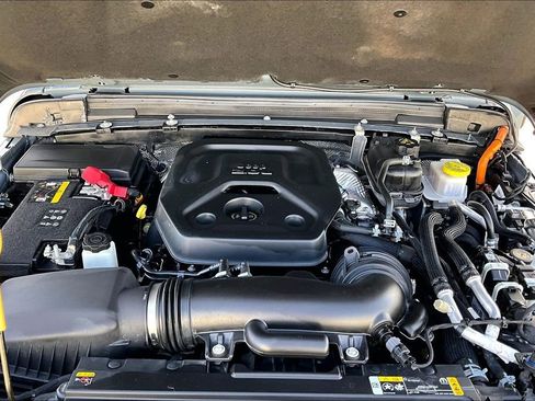 Used 2024 Jeep Wrangler Unlimited image 11