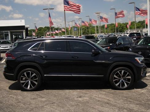 Used 2025 Volkswagen Atlas Cross Sport SEL Premium R-Line AWD/4WD image 10