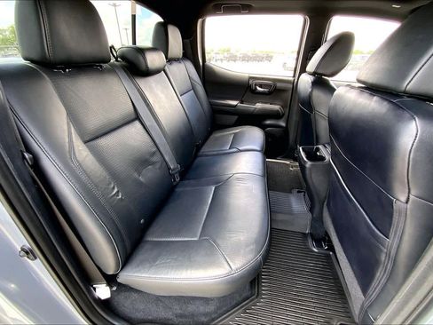 Used 2021 Toyota Tacoma TRD Off-Road w/ TRD Premium Off Road Package AWD/4WD image 19