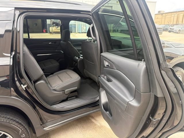 Used 2025 Chevrolet Traverse LT FWD image 21