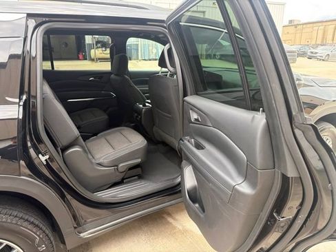 Used 2025 Chevrolet Traverse LT FWD image 21