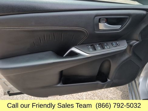 Used 2017 Toyota Camry XLE w/ Convenience Package FWD image 11