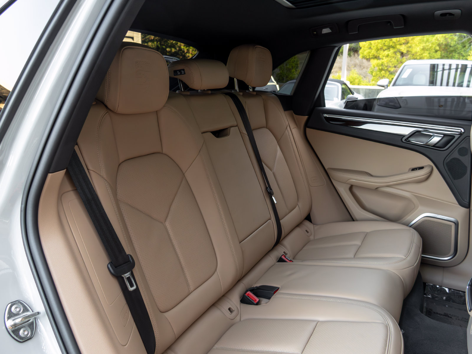 Certified 2023 Porsche Macan S AWD/4WD image 51