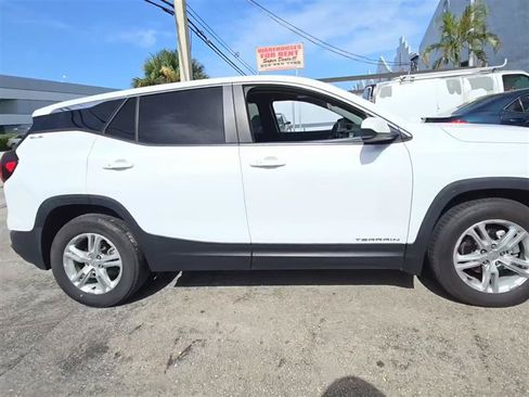 Used 2022 GMC Terrain SLE FWD image 6