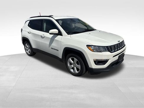 Used 2019 Jeep Compass Latitude FWD image 9