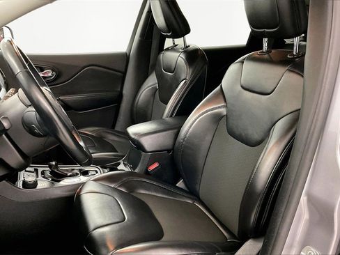 Used 2021 Jeep Cherokee Latitude Plus image 16