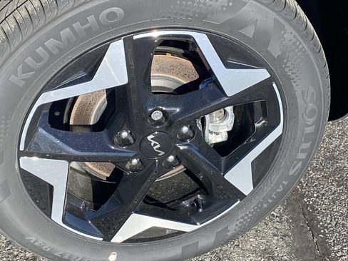 New 2025 Kia Seltos S image 5