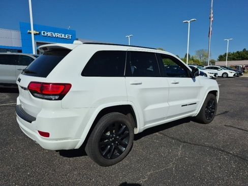Used 2018 Jeep Grand Cherokee Altitude image 11