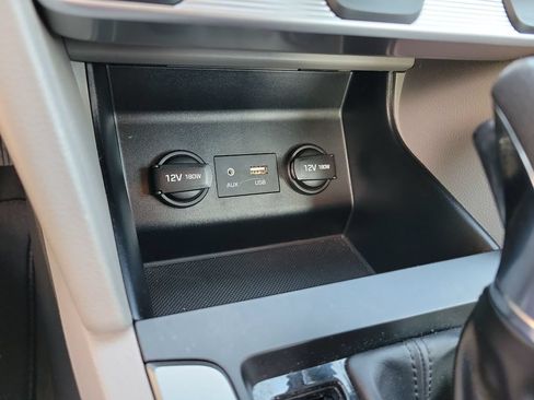 Used 2019 Hyundai Elantra SE FWD image 19