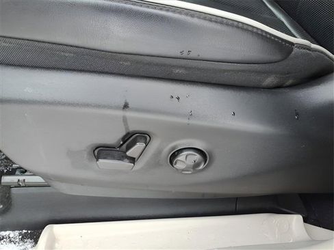 Used 2023 Chrysler Pacifica Limited image 13