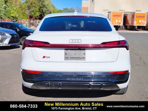 Used 2024 Audi Q8 e-tron Prestige w/ Prestige Package image 4