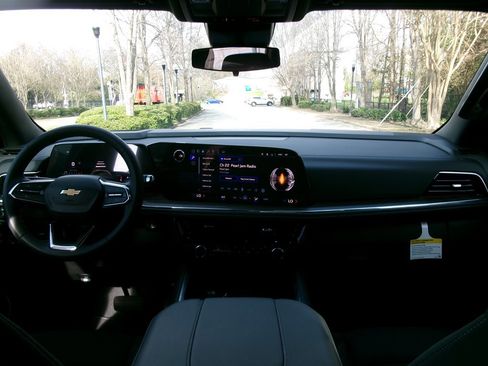 Used 2025 Chevrolet Tahoe LS image 16