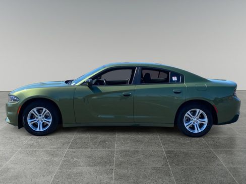 Used 2023 Dodge Charger SXT image 2
