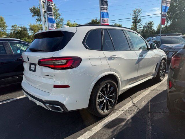Used 2022 BMW X5 xDrive40i w/ M Sport Package AWD/4WD image 5