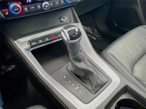 Used 2025 Audi Q3 2.0T Premium image 14