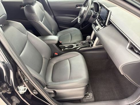 Used 2022 Toyota Corolla Cross XLE FWD image 27