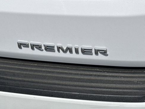 Used 2021 Chevrolet Suburban Premier w/ Premium Package image 9