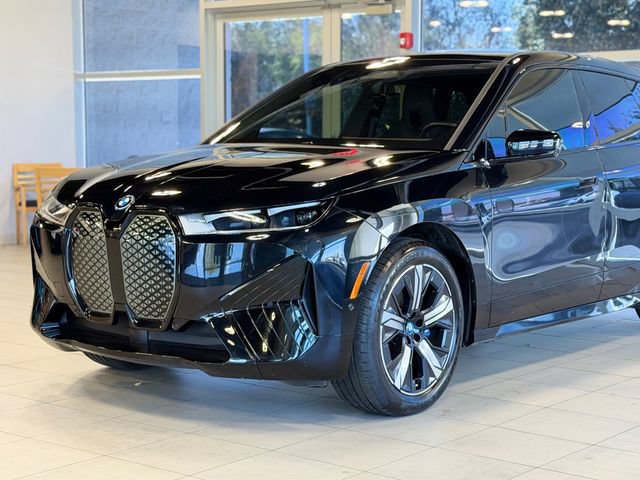 Used 2024 BMW iX xDrive50 w/ Premium Package AWD/4WD image 7