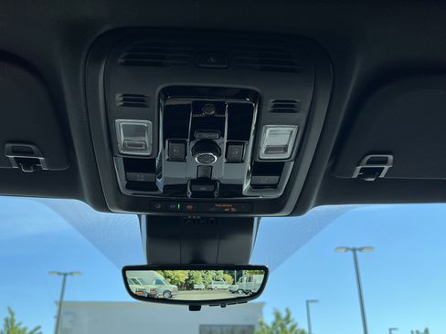 New 2026 Chevrolet Tahoe High Country AWD/4WD image 32