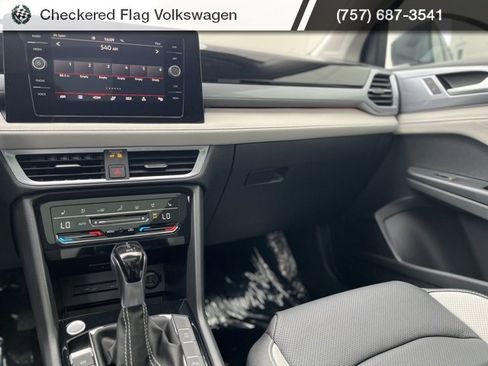 New 2025 Volkswagen Taos SEL image 6