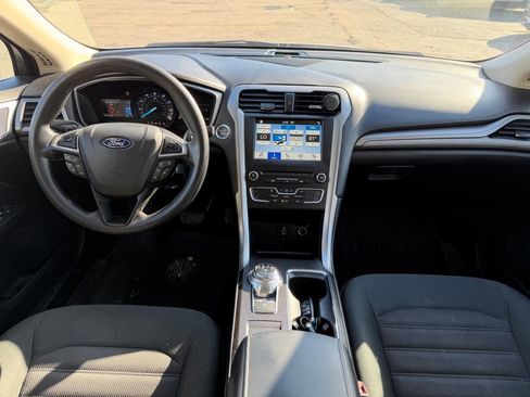 Used 2018 Ford Fusion SE w/ Fusion SE Technology Package image 15