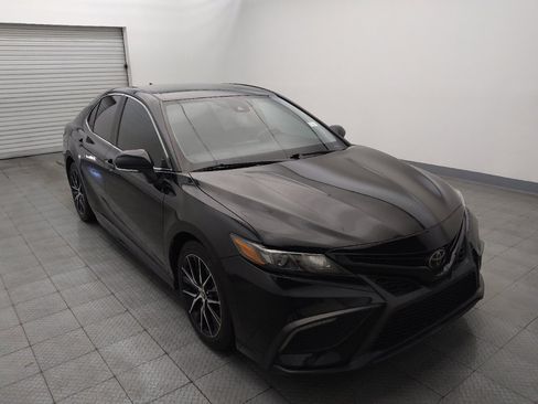 Used 2022 Toyota Camry SE w/ Convenience Package FWD image 13