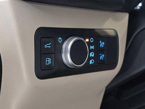 Used 2022 Ford Escape SE w/ Convenience Package FWD image 23