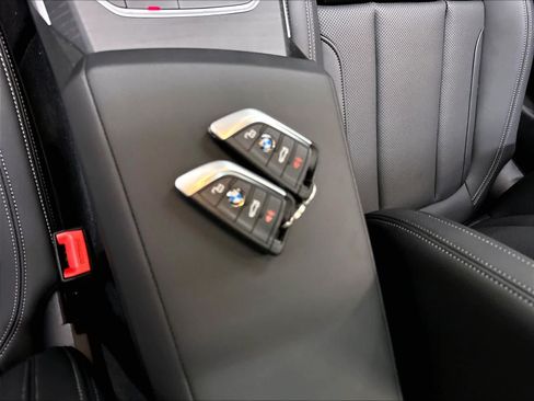 Used 2025 BMW 330i Sedan w/ Convenience Package RWD image 13