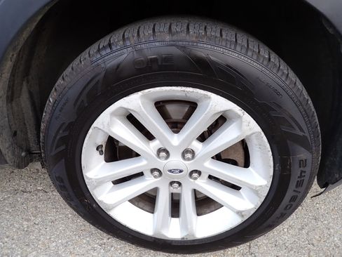 Used 2013 Ford Explorer XLT w/ Class III Trailer Tow Pkg image 11