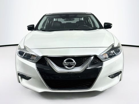 Used 2017 Nissan Maxima Platinum w/ Medallion Package FWD image 2