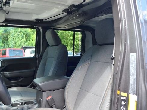 New 2026 Jeep Gladiator Sport AWD/4WD image 15