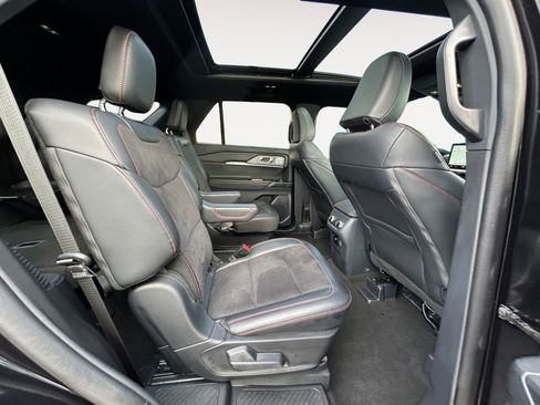 Used 2025 Ford Explorer ST image 11