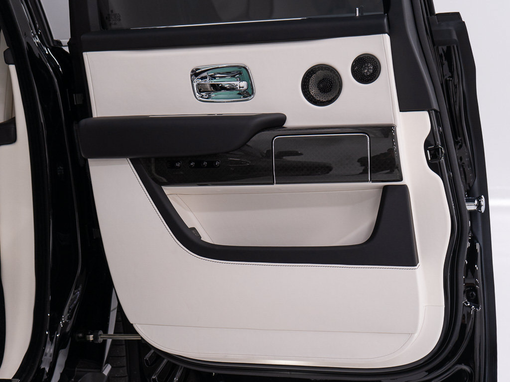 Certified 2022 Rolls-Royce Cullinan Black Badge w/ Dark Exterior Package AWD/4WD image 23