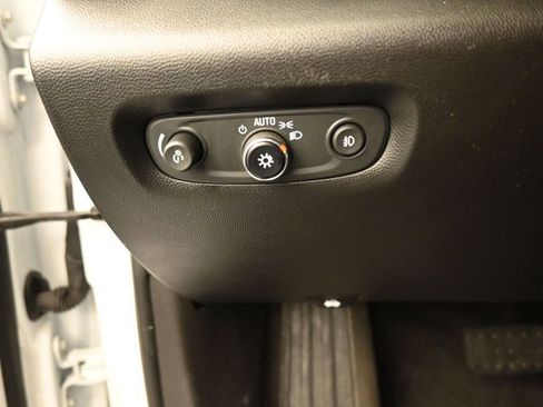 Used 2020 Chevrolet Traverse LT FWD image 33
