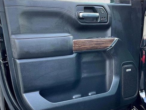 Used 2021 Chevrolet Silverado 1500 High Country w/ Technology Package image 18