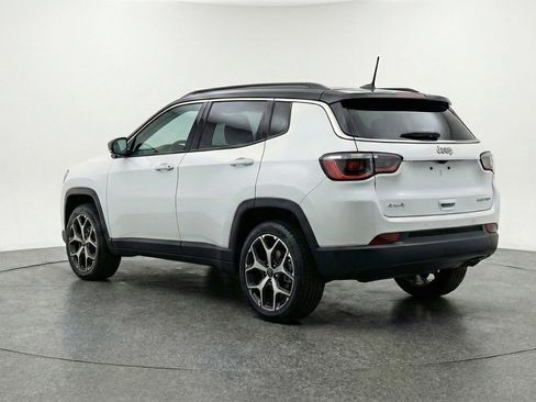 Used 2025 Jeep Compass Limited image 5