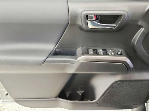 Used 2023 Toyota Tacoma TRD Sport image 32