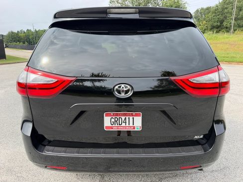 Used 2017 Toyota Sienna FWD image 4