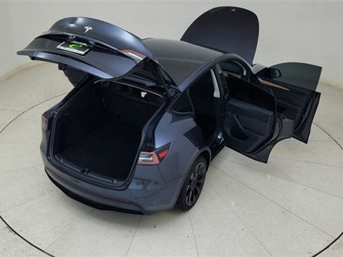 Used 2025 Tesla Model Y Long Range image 84