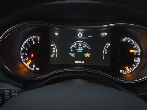 Used 2022 Jeep Grand Cherokee Laredo E image 11